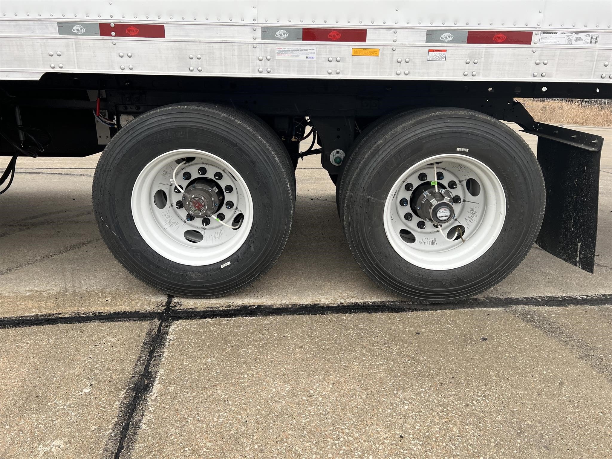 2024 UTILITY 3000R REEFER WITH FLAT FLOORS - image 4 of 6