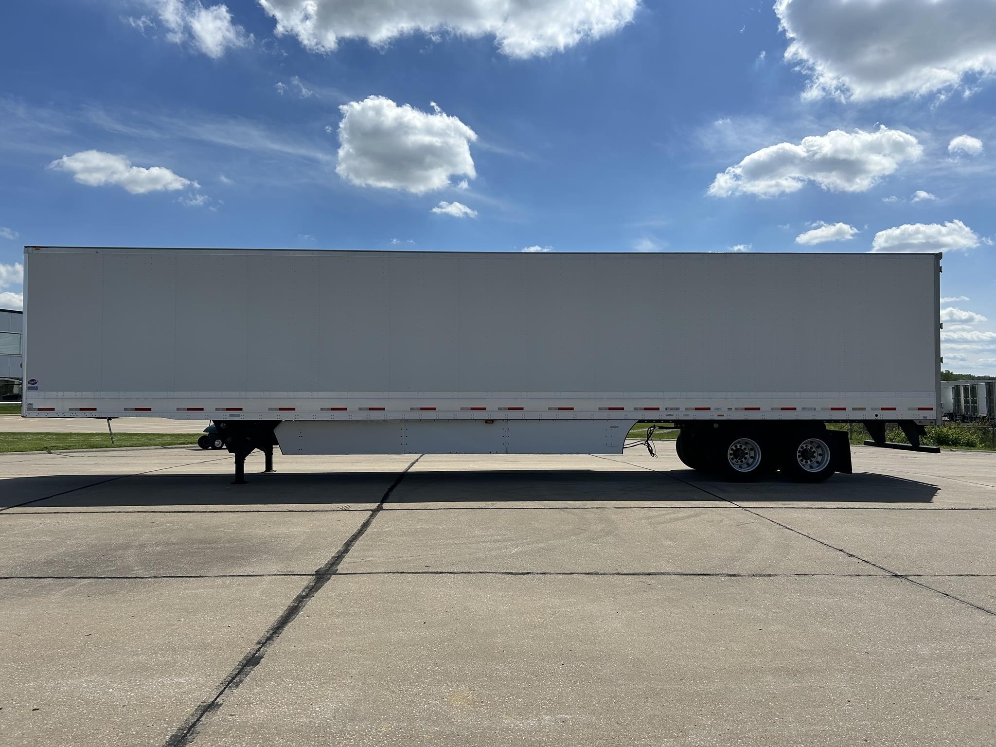 2019 UTILITY 4000D-X - image 2 of 6