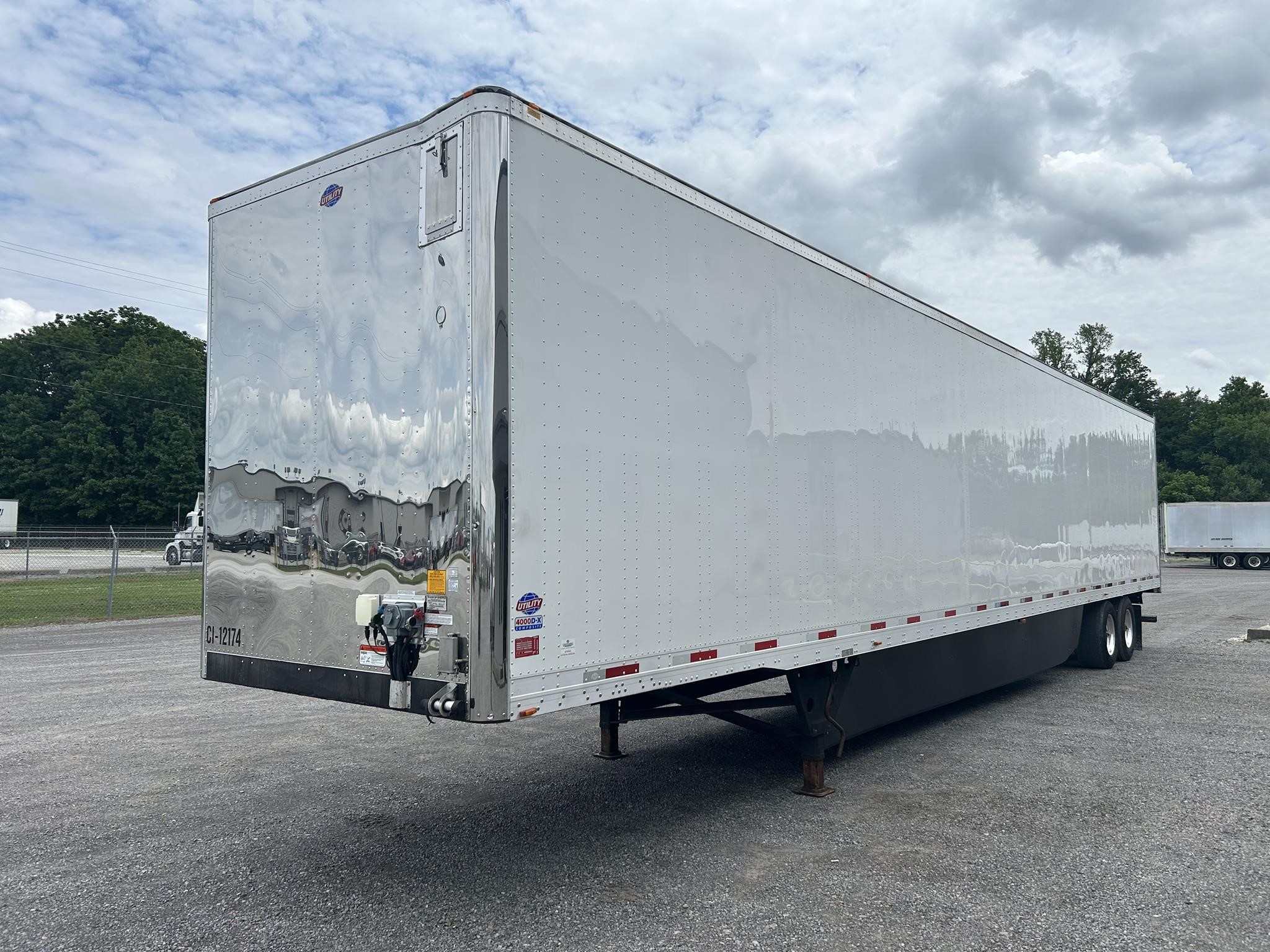 2022 UTILITY 4000D-X - image 1 of 6
