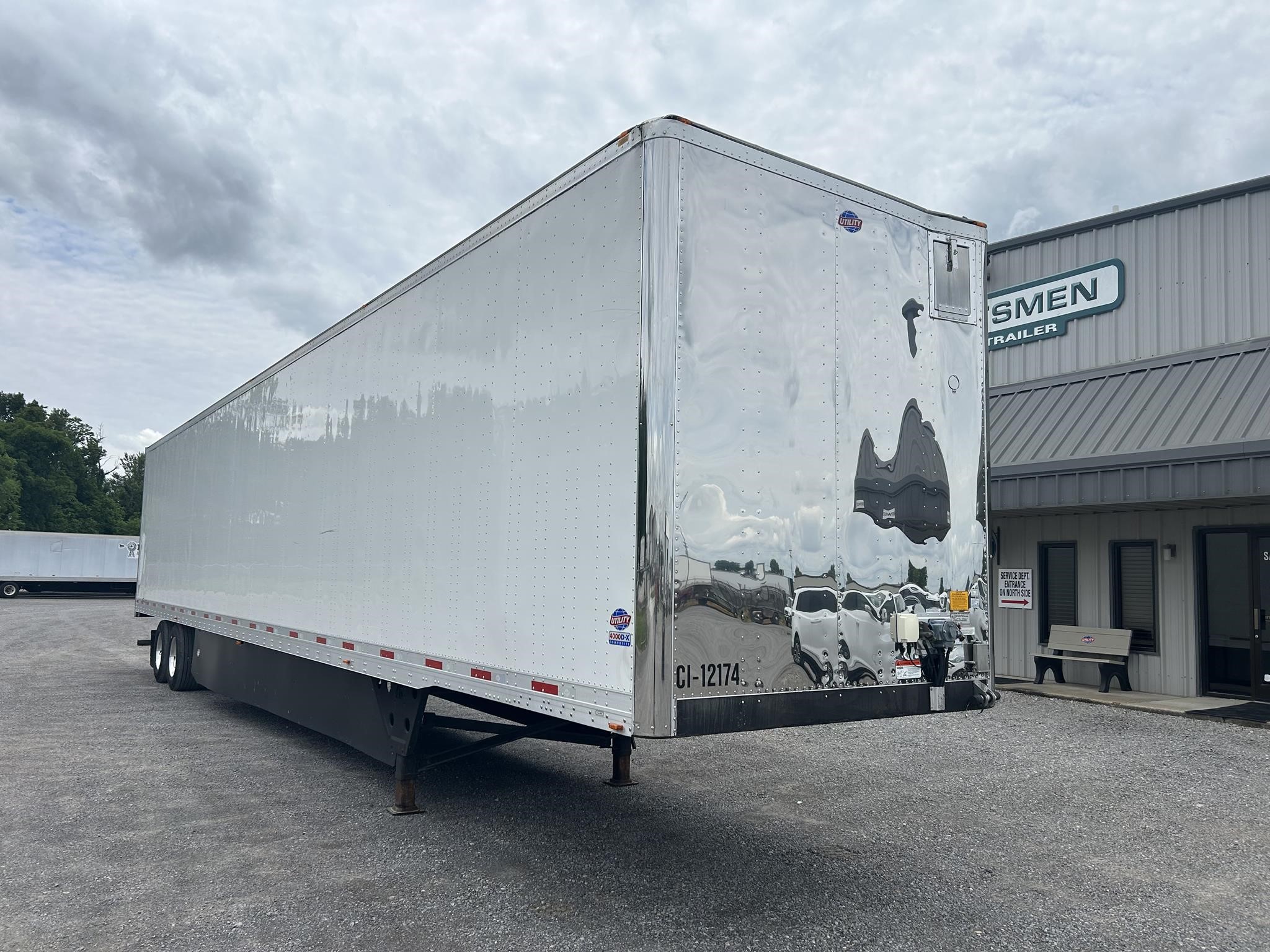 2022 UTILITY 4000D-X - image 2 of 6