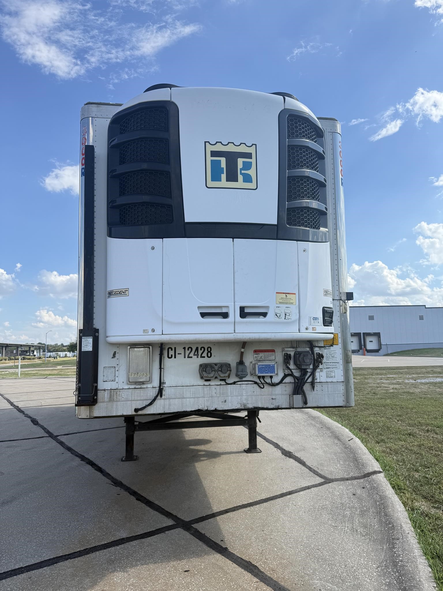 2017 UTILITY 3000R - image 2 of 6