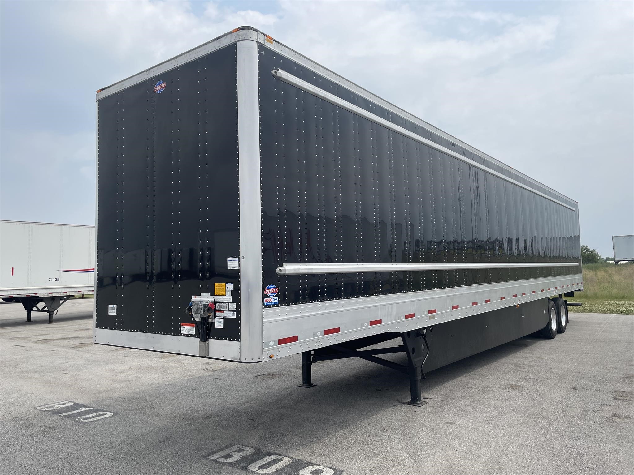 2024 UTILITY VS2DX 2024 UTILITY VS2DX - image 1 of 6