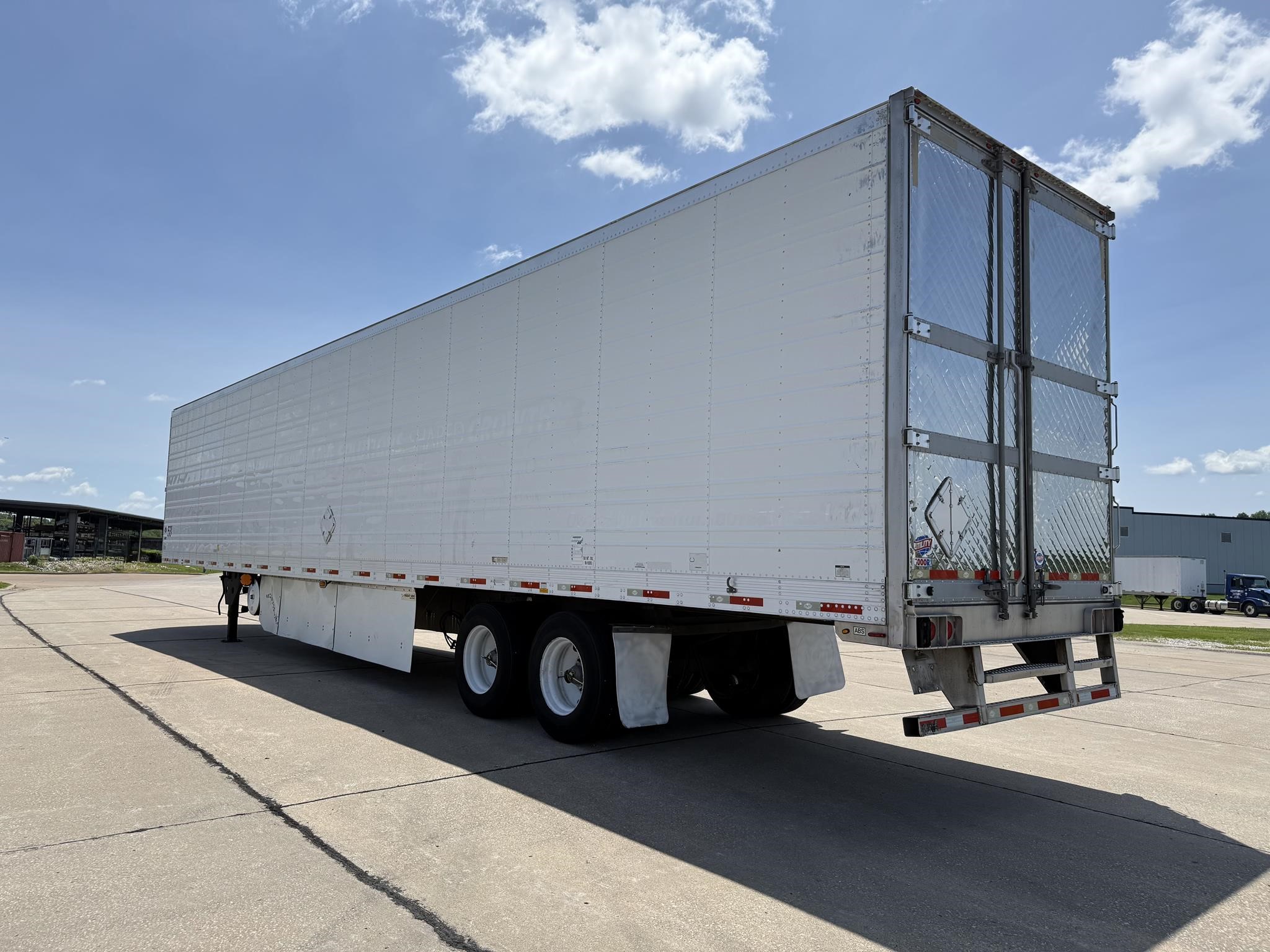 2016 UTILITY 3000R 9068944555 2016 UTILITY 3000R 9068944555