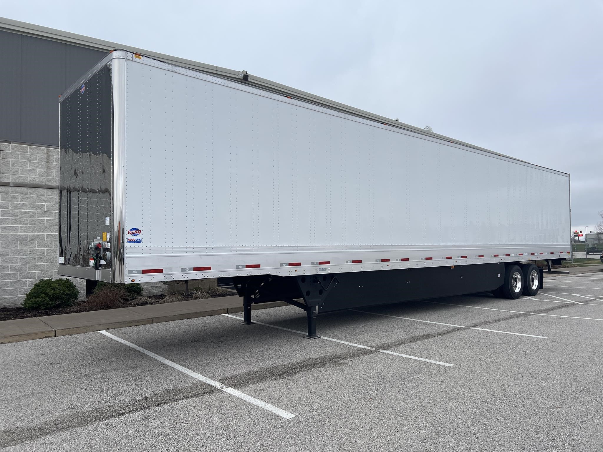 2027 UTILITY 4000D-X 2027 UTILITY 4000D-X - image 3 of 6