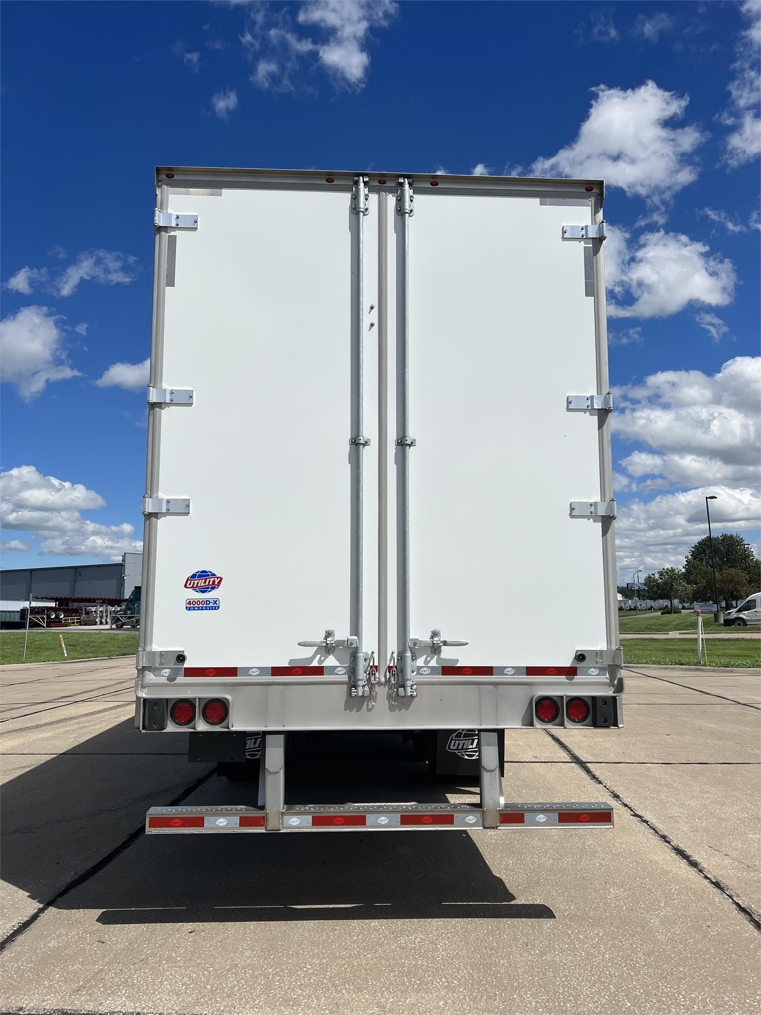 2027 UTILITY 4000D-X TBR 8035352388 2027 UTILITY 4000D-X TBR 8035352388
