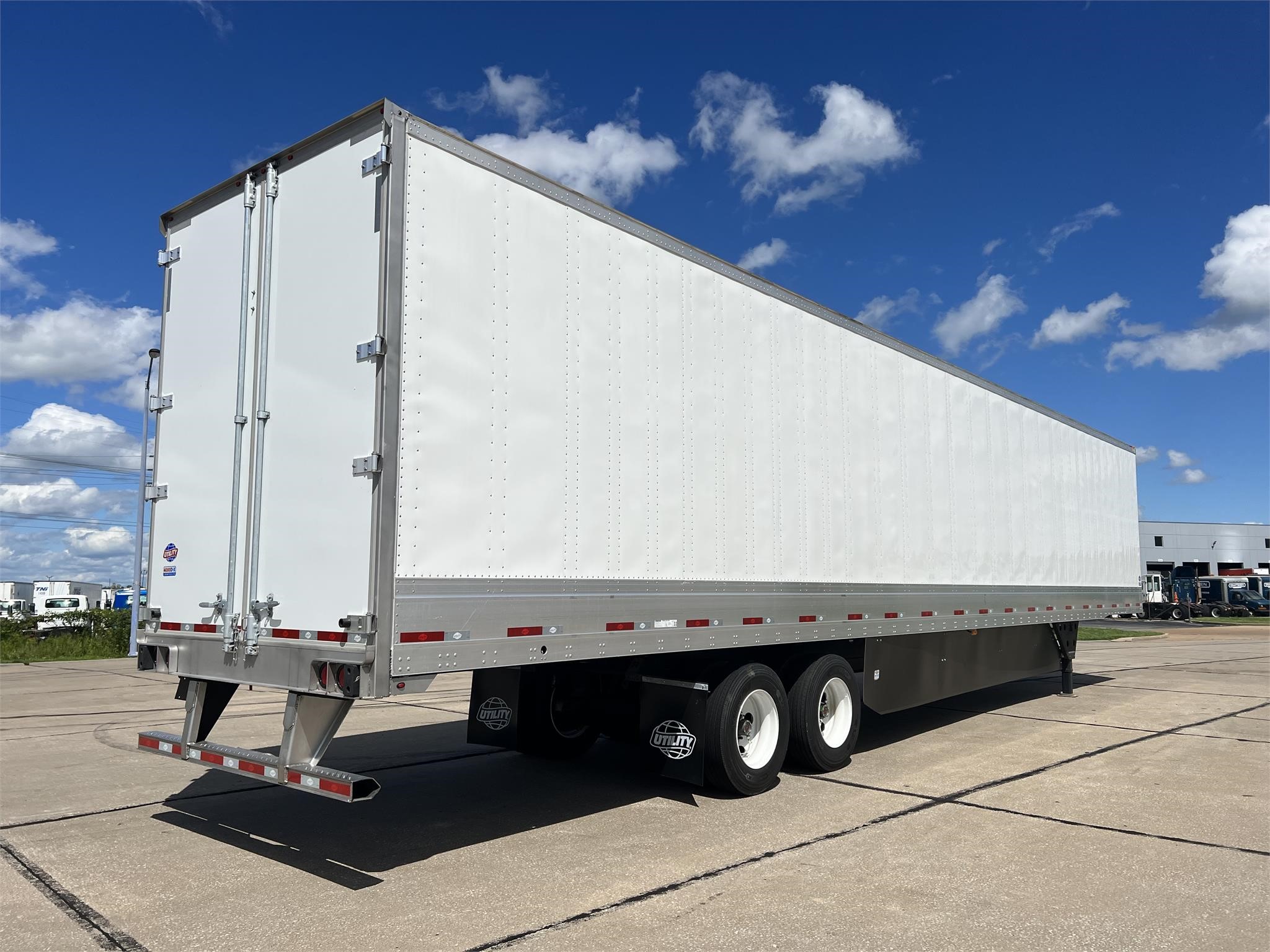 2027 UTILITY 4000D-X TBR 8035352420 2027 UTILITY 4000D-X TBR 8035352420