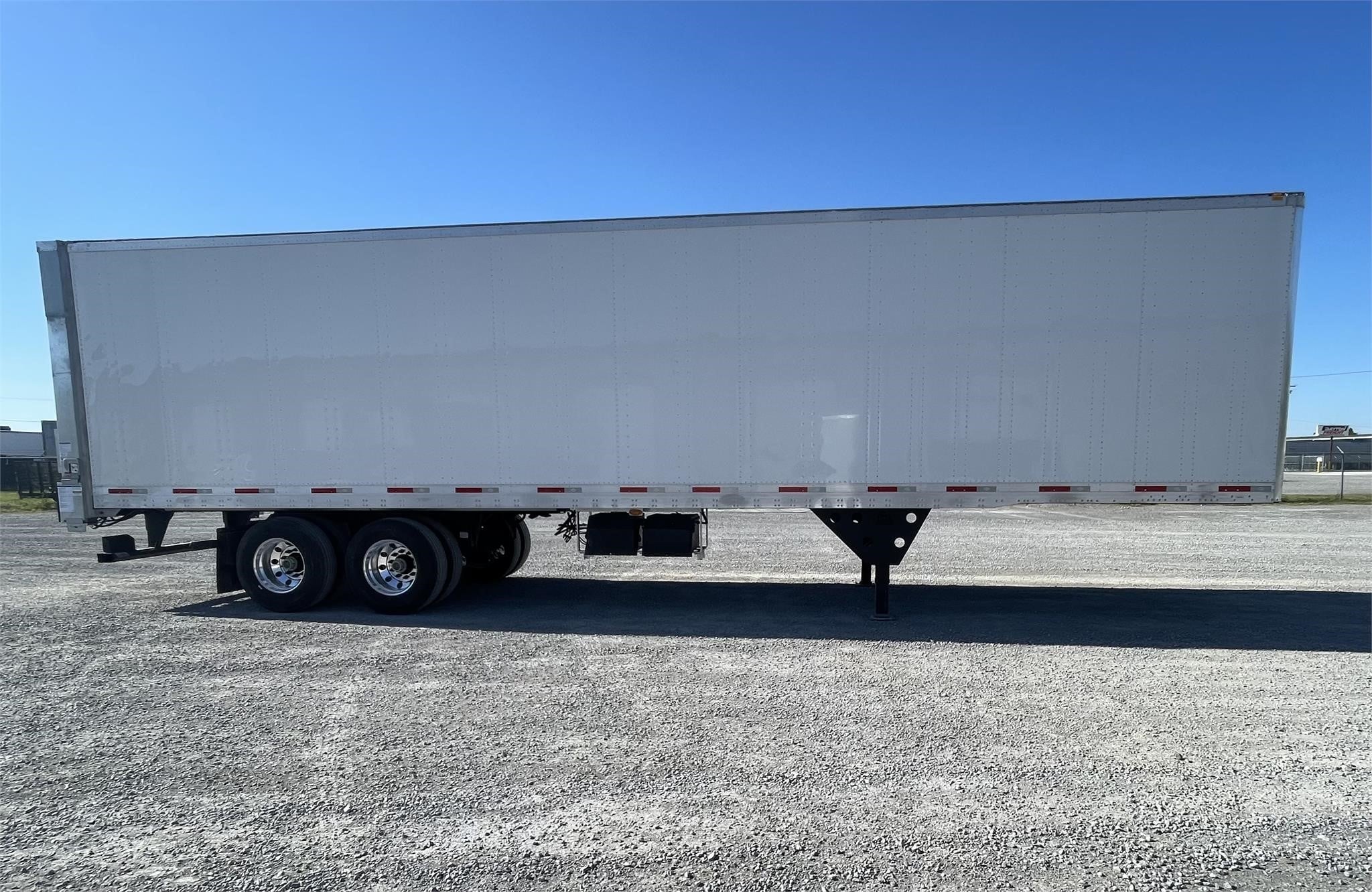 2027 UTILITY 4000D-X 2027 UTILITY 4000D-X - image 3 of 6