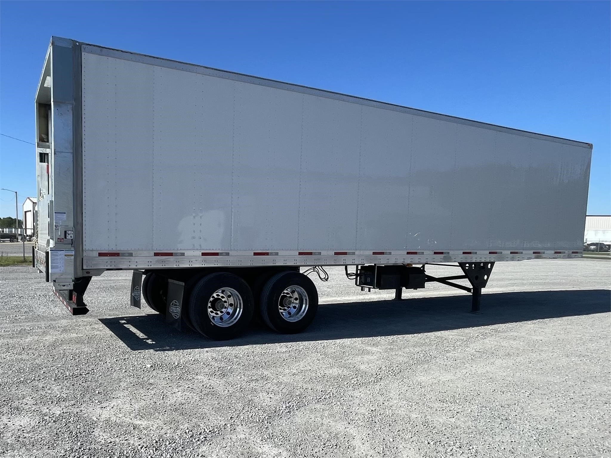 2027 UTILITY 4000D-X 2027 UTILITY 4000D-X - image 4 of 6