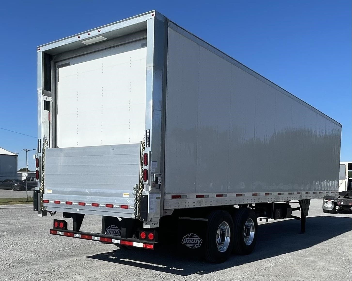 2027 UTILITY 4000D-X 2027 UTILITY 4000D-X - image 1 of 6