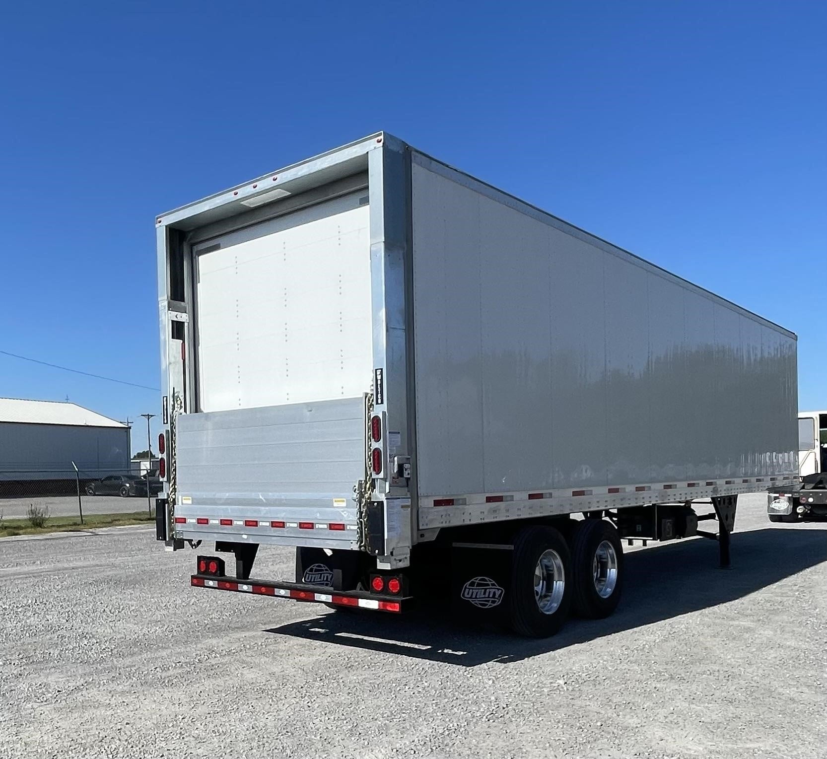2027 UTILITY 4000D-X 2027 UTILITY 4000D-X - image 5 of 6