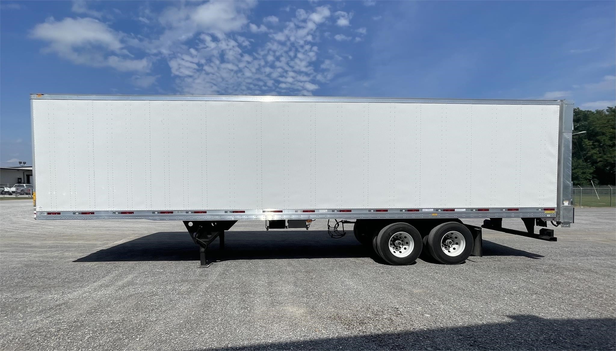 2027 UTILITY 4000D-X 2027 UTILITY 4000D-X - image 2 of 6