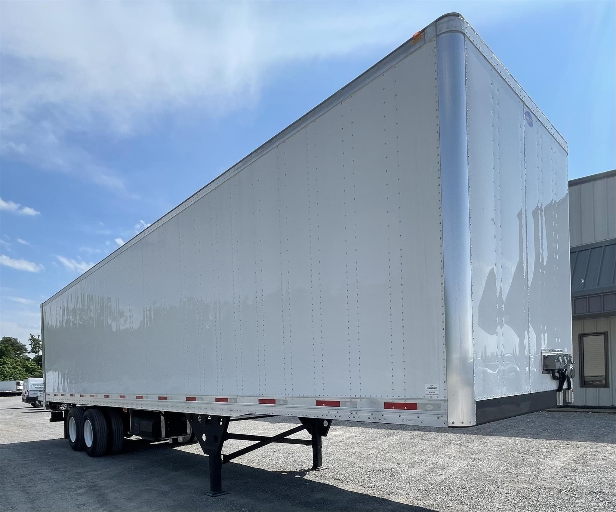 2027 UTILITY 4000D-X 2027 UTILITY 4000D-X - image 3 of 6