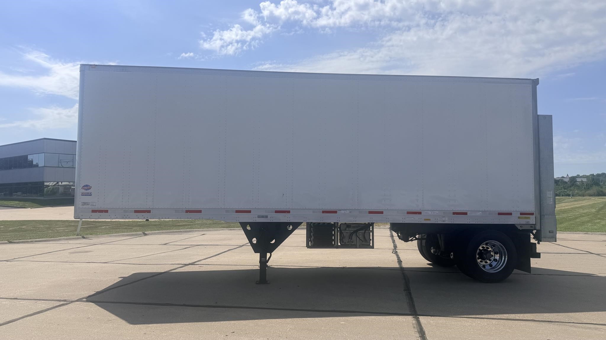2027 UTILITY 4000D-X 2027 UTILITY 4000D-X - image 4 of 6