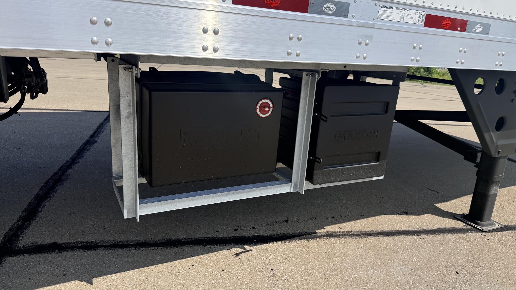 2027 UTILITY 4000D-X 11043305443 2027 UTILITY 4000D-X 11043305443